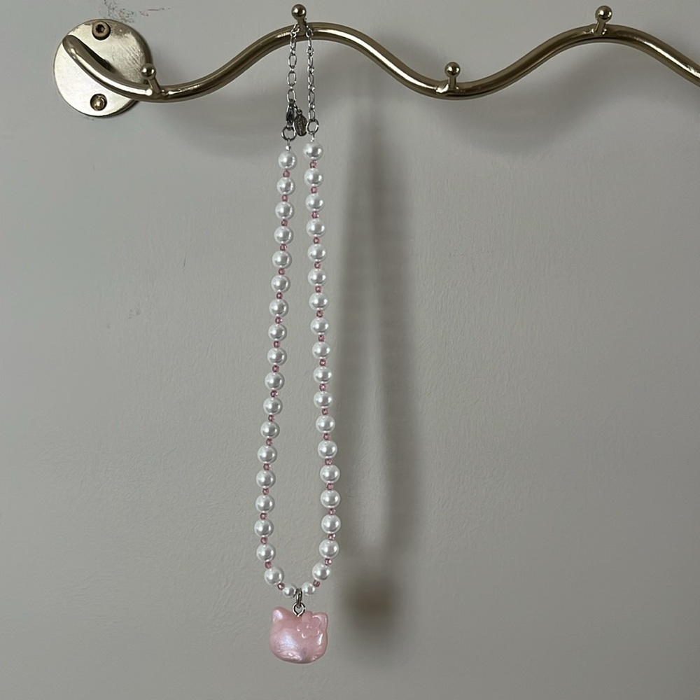 Tarina Tarantino x Hello Kitty Pink Head Bauble Pearl Necklace - Picture 4 of 14